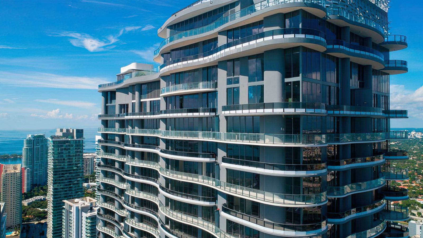 Brickell Flatiron: the building from outside, in Miami.