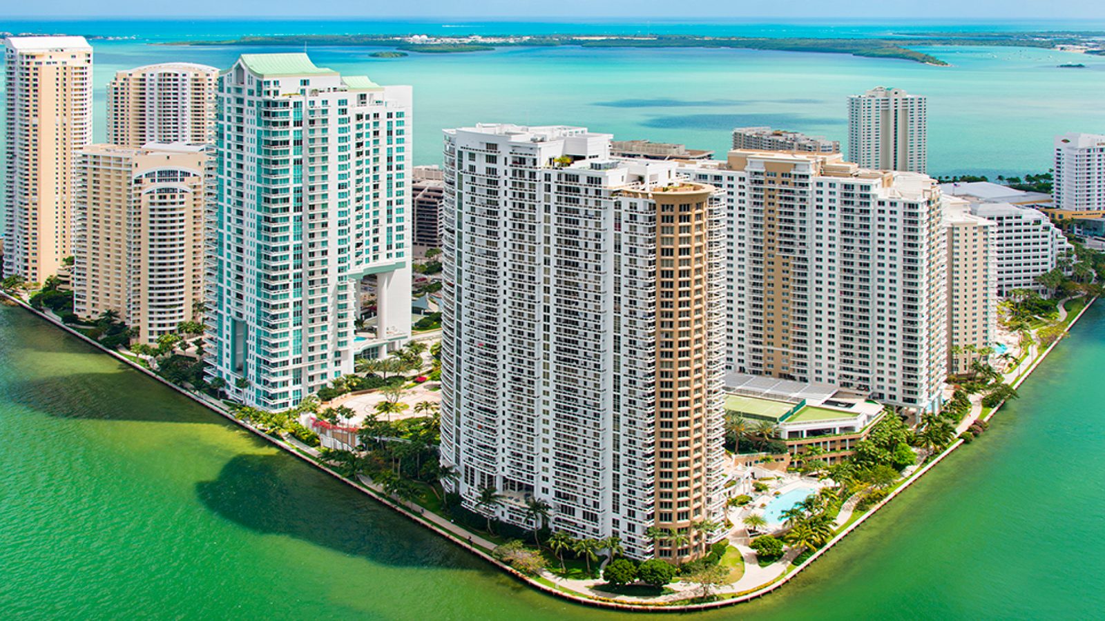 Carbonell Brickell Key: the building from outside, in Miami.
