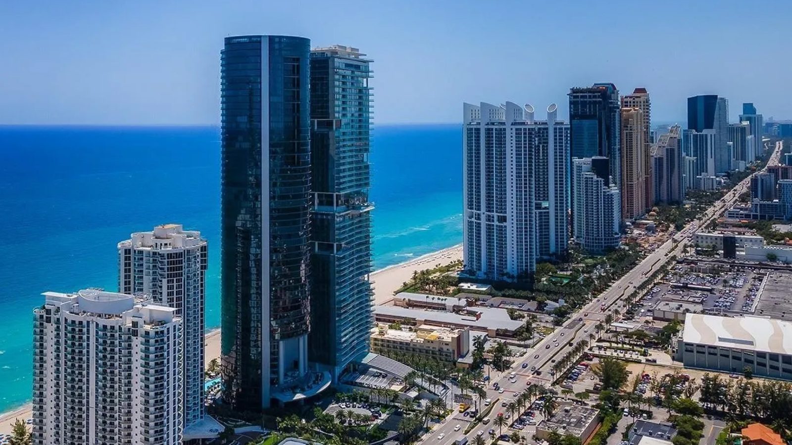 Porsche Design Tower: the building from outside, in Sunny Isles Beach.