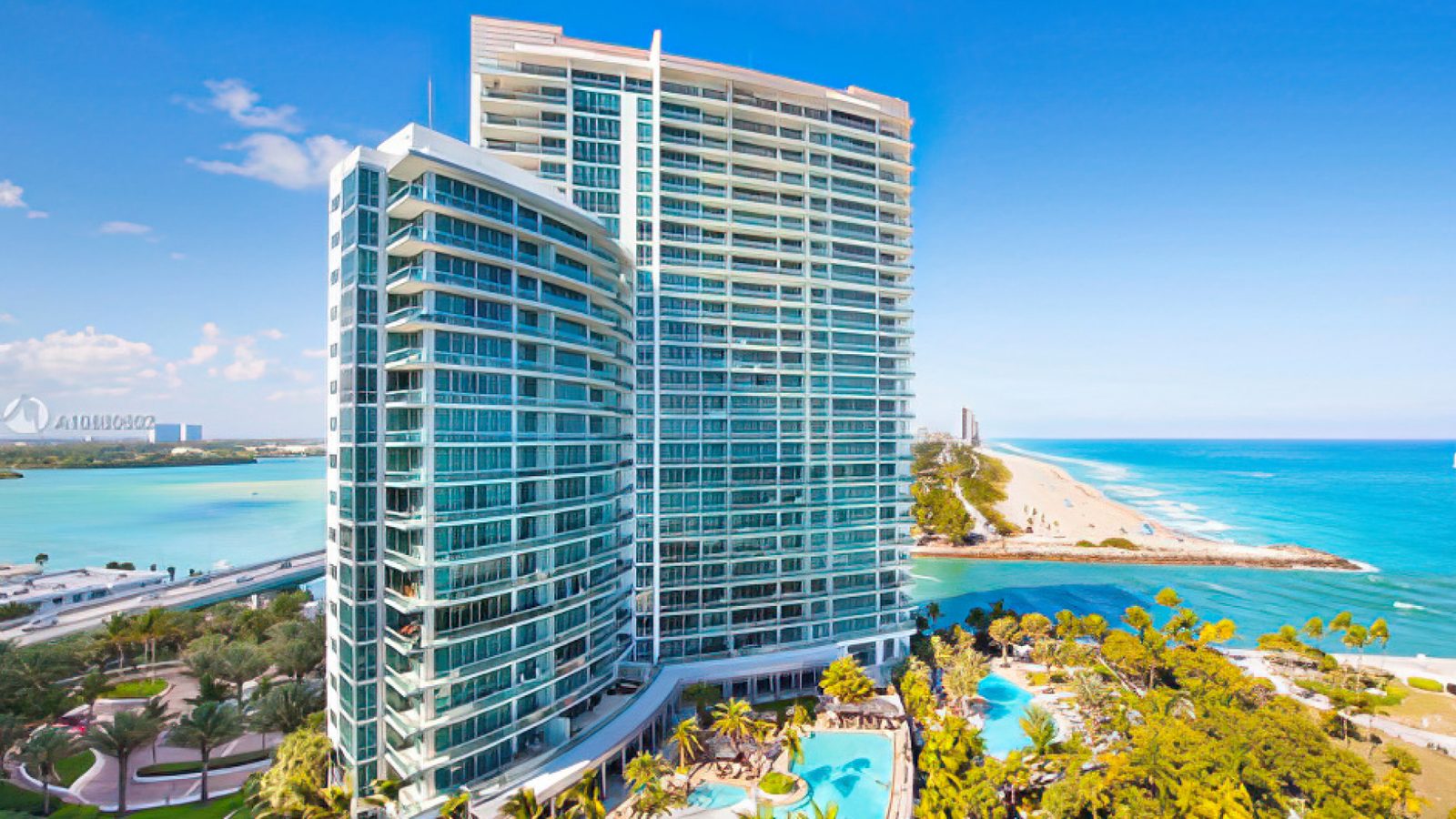 The Ritz-Carlton Bal Harbour: el edificio por fuera, en Bal Harbour.